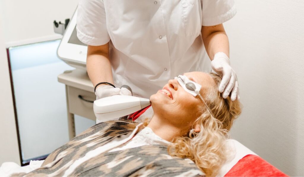 Jouw Huidtherapeut - Bloedvaatjes laseren - Rode wangen - Vlekjes in je gezicht - lasertherapie - huidtherapie - houten en bunschoten